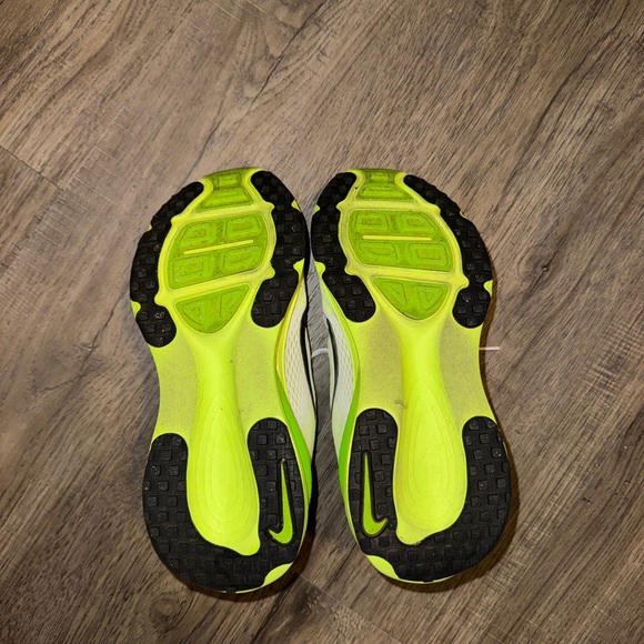 Nike Vomero 18 W8.5/M7 - White/Electric Green/Volt/Black - Picture 7 of 9